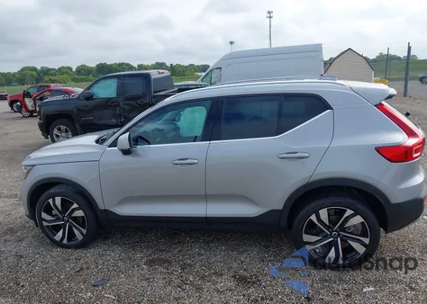 2023 Volvo Xc40 B5 Plus Bright Theme из США, поврежденный, VIN YV4L12UN9P2075643